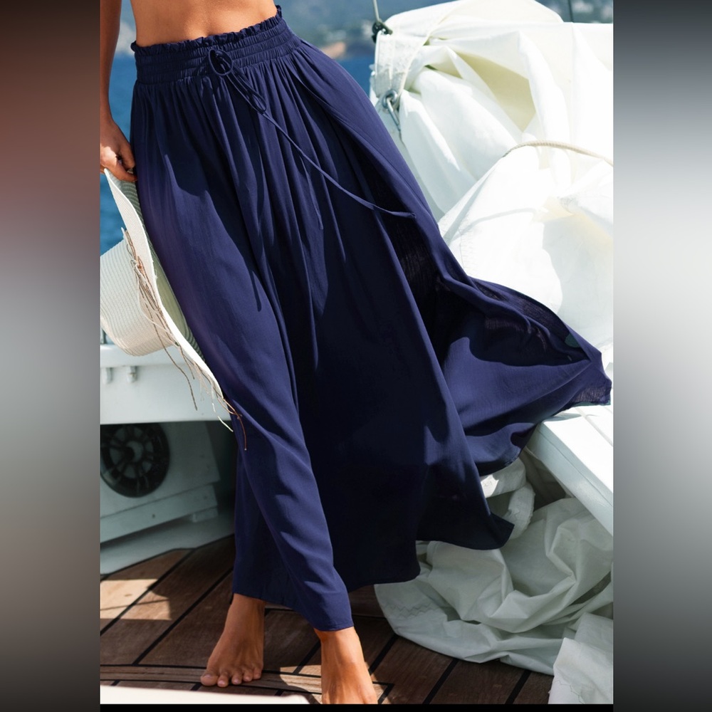 CUPSHE
Women's Blue Smocked Waist Maxi Skirt M swimwear summer wear swim cover